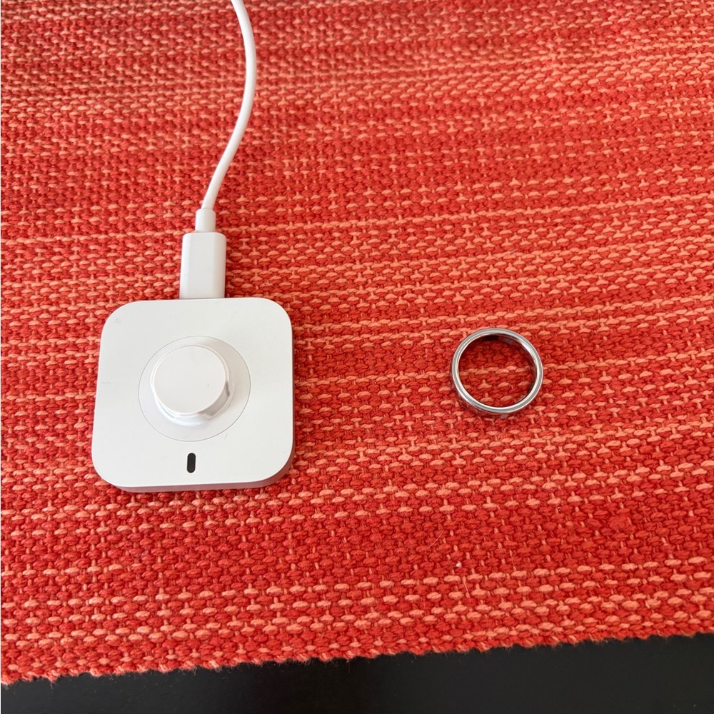 Oura Ring 5 - Silver size 10 with charging dock